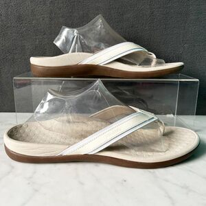 Vionic Tide Toe Post Sandals Orthotic White Textile/Patent Leather - Women's 11